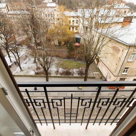 Lux Apartments リヴィウ エクステリア 写真