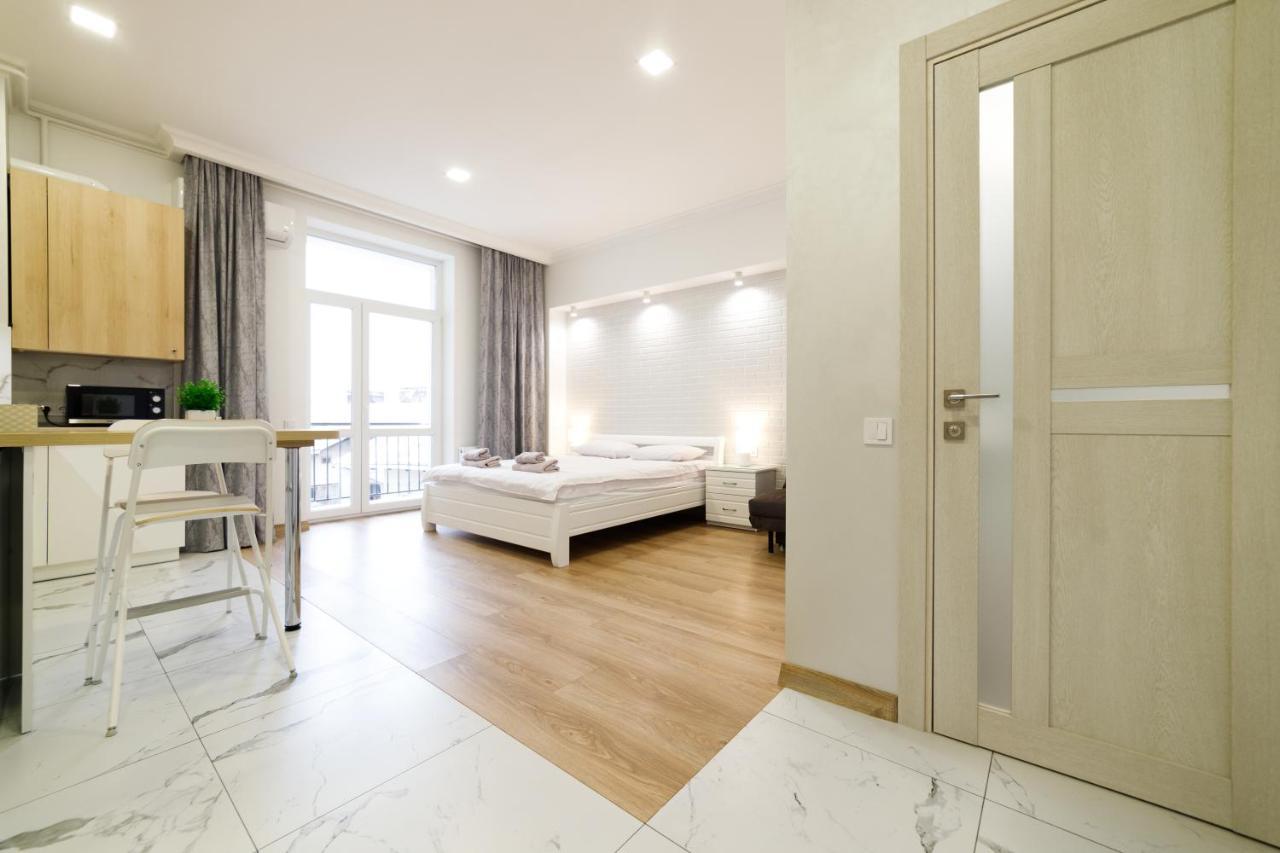 Lux Apartments リヴィウ エクステリア 写真