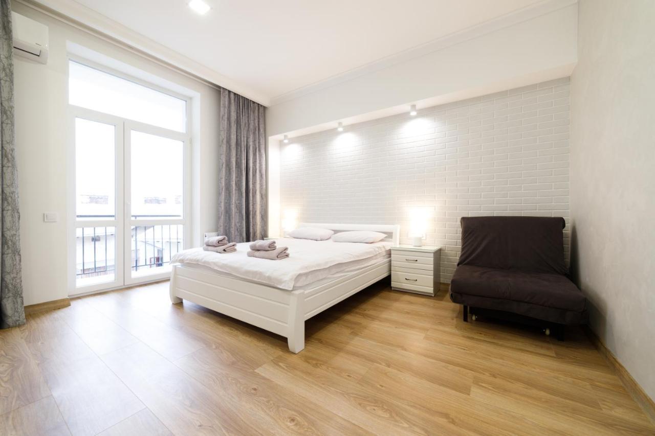 Lux Apartments リヴィウ エクステリア 写真