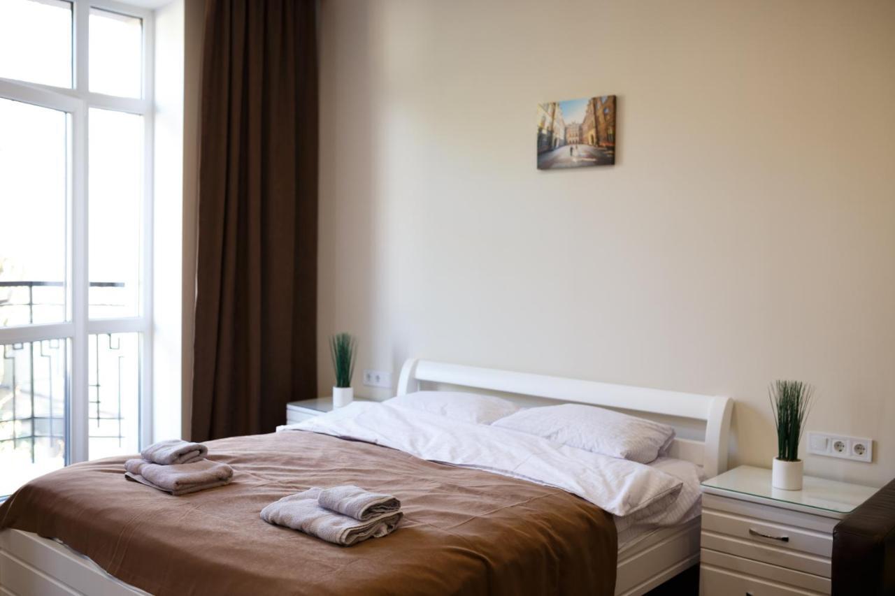 Lux Apartments リヴィウ エクステリア 写真
