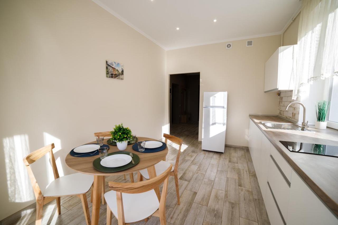 Lux Apartments リヴィウ エクステリア 写真