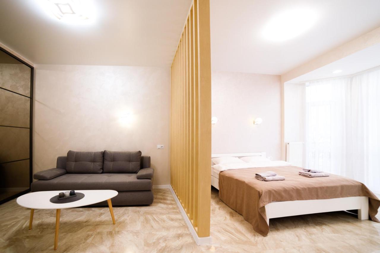 Lux Apartments リヴィウ エクステリア 写真