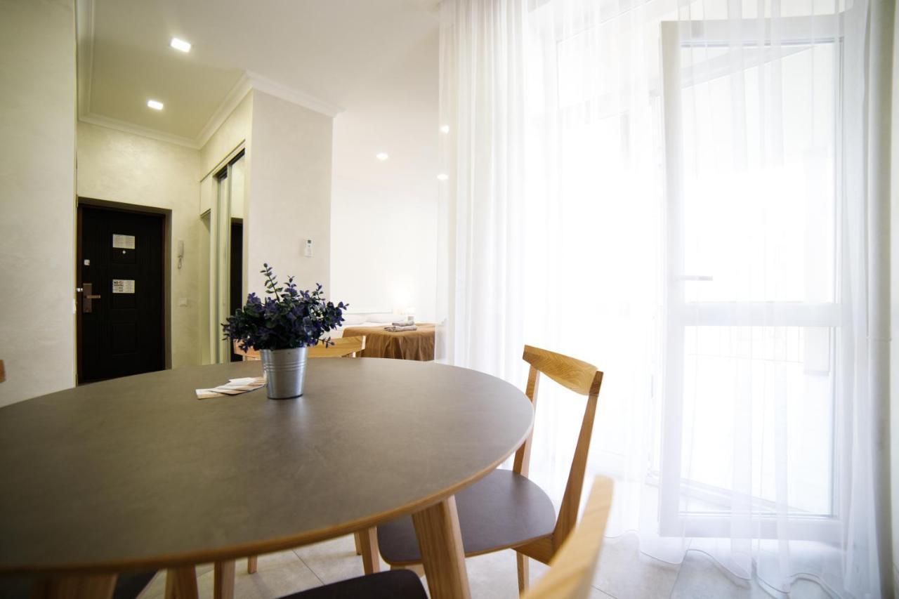 Lux Apartments リヴィウ エクステリア 写真