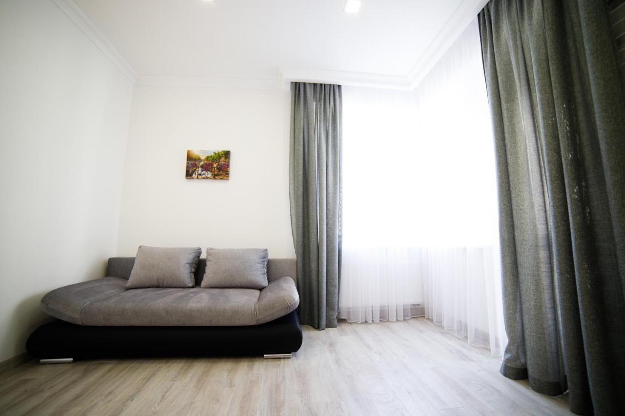 Lux Apartments リヴィウ エクステリア 写真