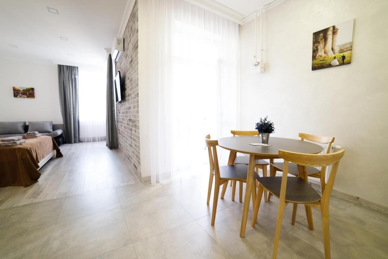 Lux Apartments リヴィウ エクステリア 写真